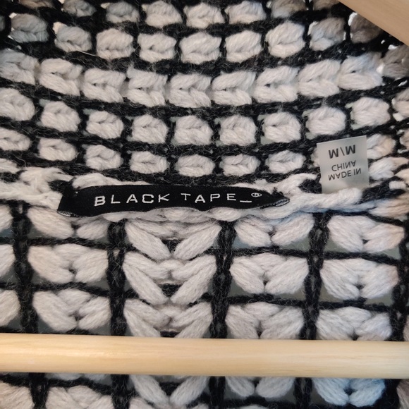 Beautiful knitted shrug - Picture 2 of 4